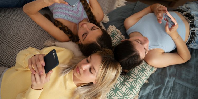 Austrália passa a exigir idade mínima de 16 anos para uso de redes sociais