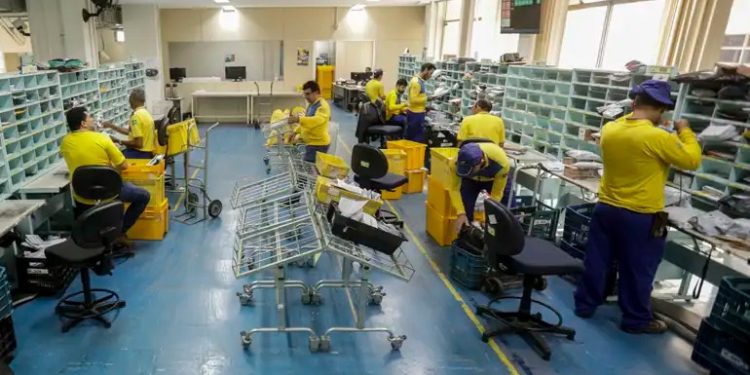 Correios fecham empréstimo de R$ 12 bilhões com bancos para reforçar caixa da estatal