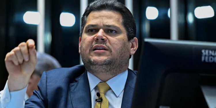 Alcolumbre cita ‘omissão grave’ do governo e cancela sabatina de Messias para o STF