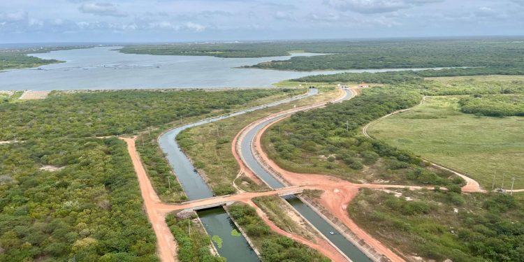 Governo do Ceará assina crédito de R$ 622,6 milhões com BNDES para duplicar o Eixão das Águas