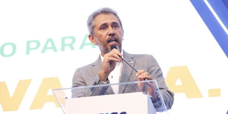 Elmano de Freitas anuncia prorrogação de benefícios a empresas, ampliação do Refis e renovação de incentivos fiscais no Ceará