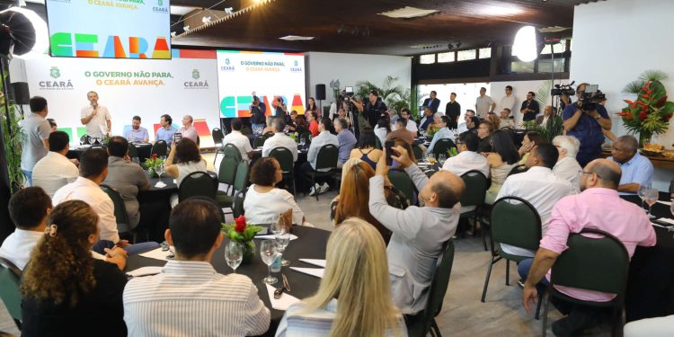 Em reunião com secretariado, governador Elmano de Freitas faz balanço do ano e projeta 2026 com otimismo