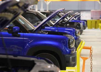 Polo automotivo do Ceará inicia operação e lança primeiros veículos elétricos produzidos no estado