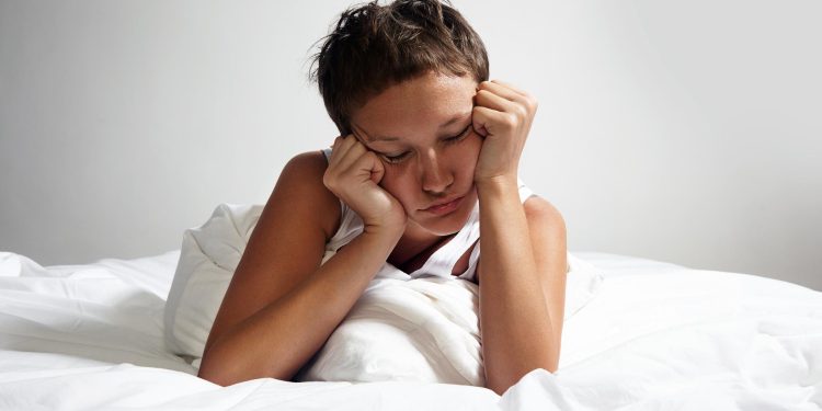 Os perigos silenciosos de uma noite mal dormida – Por Mirta Lourenço