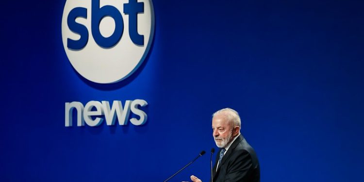 Lula afirma que retirada de sanções contra Alexandre de Moraes é vitória da democracia brasileira