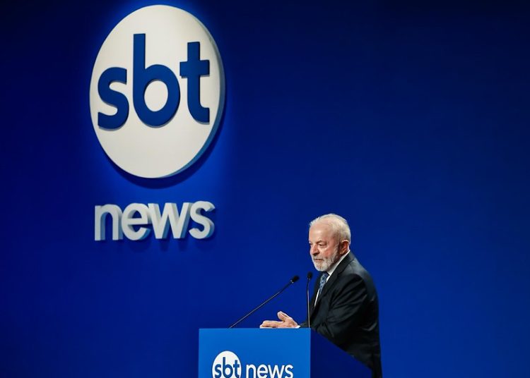 Lula afirma que retirada de sanções contra Alexandre de Moraes é vitória da democracia brasileira