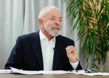 Datafolha aponta vantagem de Lula sobre Flávio Bolsonaro e Tarcísio em cenários para 2026