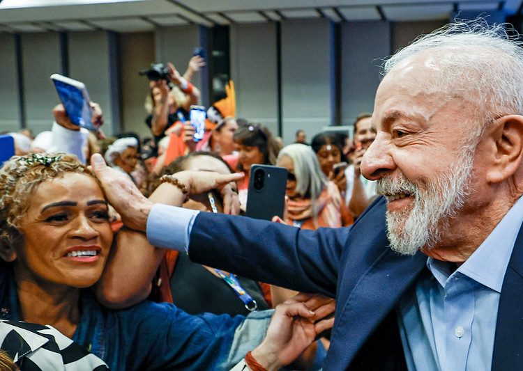 Lula lidera todos os cenários eleitorais e venceria adversários no segundo turno, aponta pesquisa Quaest