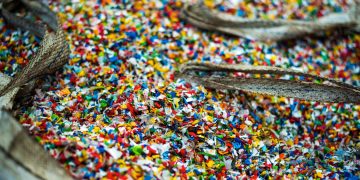 Estudo identifica cinco formas pelas quais microplásticos podem danificar o cérebro