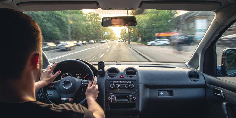 Governo lança novas regras para CNH e promete reduzir custos para tirar a carteira de motorista