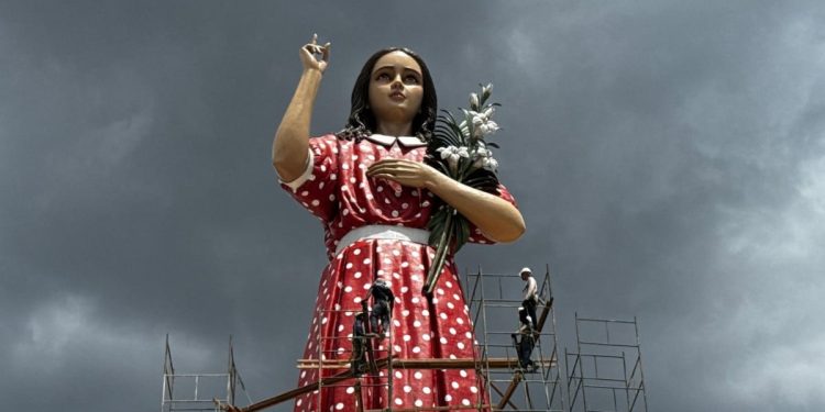 Nova estátua da Menina Benigna é concluída em Santana do Cariri e tem data de inauguração prevista