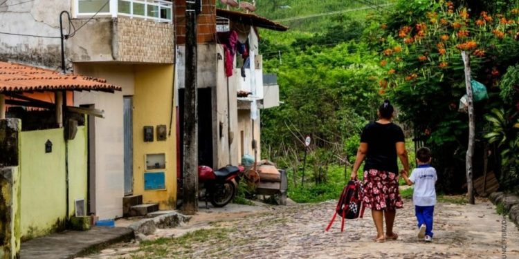 Brasil registra menor nível de pobreza e extrema pobreza desde 2012, aponta IBGE