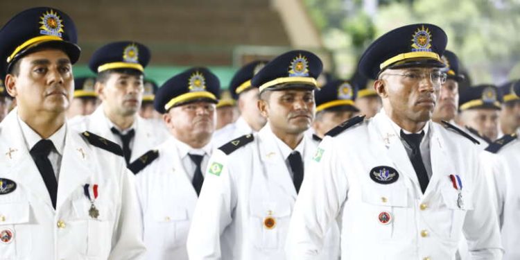 Governador Elmano de Freitas comanda promoção de militares no Crato e encerra ciclo de solenidades em 2025