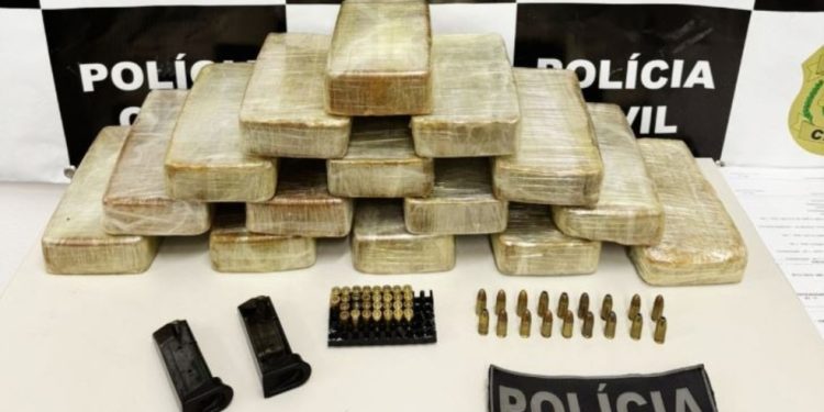 Polícia Civil apreende mais de 15 quilos de crack escondidos em caminhonete em Juazeiro do Norte