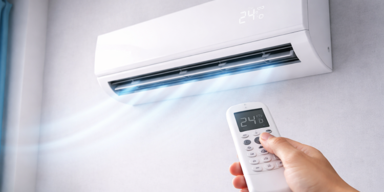 Ar-condicionado pode consumir até 40% da energia e exige atenção para não pesar no bolso