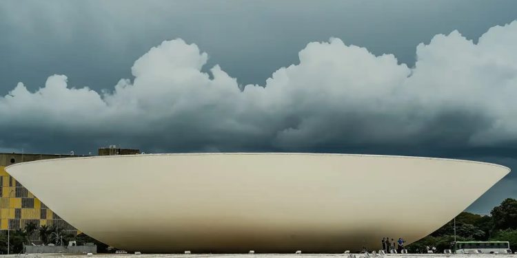 Câmara dos Deputados abre concurso para Policial Legislativo Federal com salário de R$ 21,3 mil