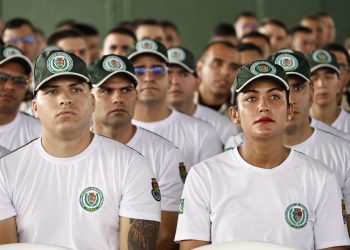 Governador Elmano de Freitas participa de aula inaugural de novos oficiais da PMCE