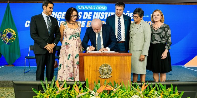 Decreto regulamenta atuação de instituições comunitárias de ensino superior e amplia acesso a recursos públicos