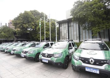 Elmano de Freitas entrega 58 viaturas blindadas à Polícia Militar; investimento é superior a R$ 10,6 milhões