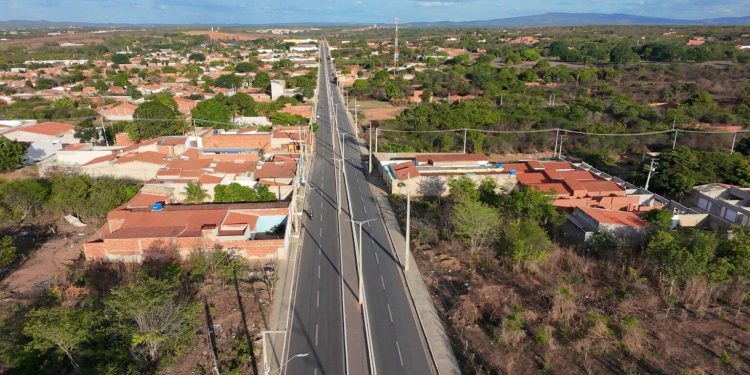 Governo do Ceará entrega trecho 5 da Avenida do Contorno em Juazeiro do Norte e autoriza nova etapa