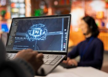 Profissões ligadas à tecnologia lideram ranking de empregos em alta no Brasil para 2026