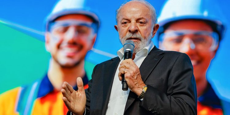 Lula lidera todos os cenários e pode vencer em primeiro turno, aponta pesquisa Atlas
