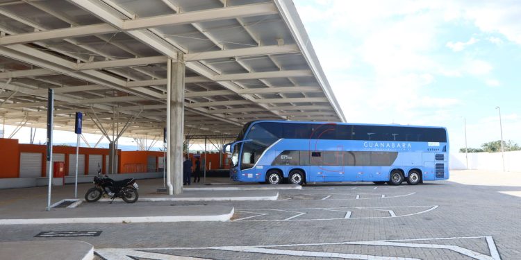 Elmano de Freitas inaugura Terminal Rodoviário de Barbalha e vistoria obras do Mercado Público