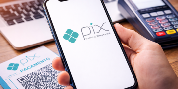 Segundo a Receita, mensagens alarmistas sobre “taxa do Pix” ou “imposto sobre transferências” são completamente falsas (Imagem gerada por IA)