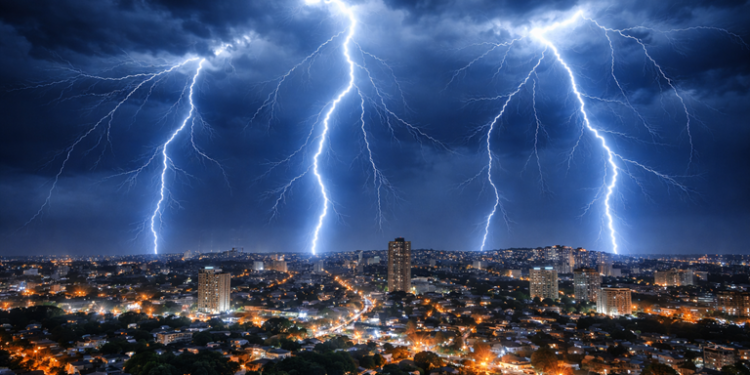 Ceará ultrapassa 21 mil raios em janeiro, aponta levantamento