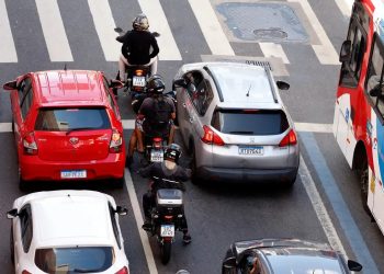 Novas regras para ciclomotores entram em vigor em todo o país; veja o que muda