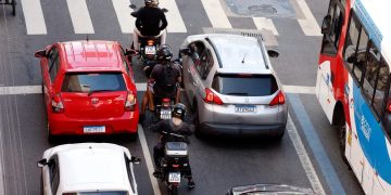 Novas regras para ciclomotores entram em vigor em todo o país; veja o que muda