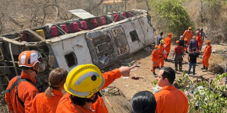 Acidente com romeiros em Alagoas deixa 15 mortos após retorno de romaria em Juazeiro do Norte