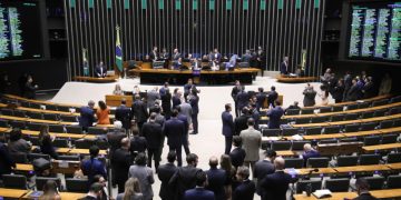 Em cinco horas, Congresso aprova reajuste e ganho extrateto a servidores (Foto: Kayo Magalhães/Câmara dos Deputados)