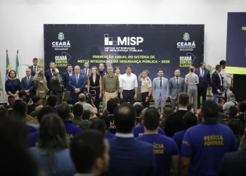 Elmano de Freitas entrega prêmio da Segurança Pública e novas viaturas blindadas à Polícia Militar