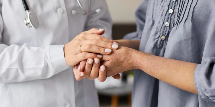 Maioria dos pacientes com câncer desconhece direitos garantidos por lei, revela pesquisa